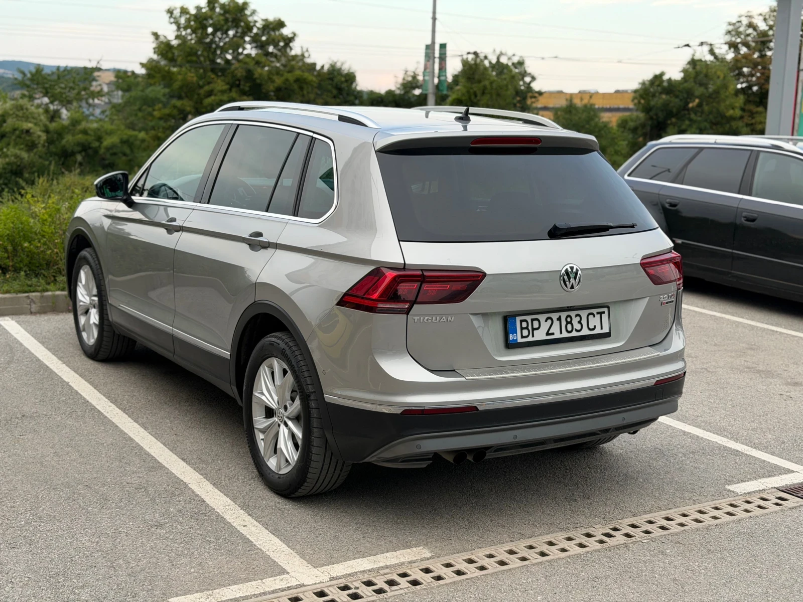 VW Tiguan 71000 км, снимка 3 - Автомобили и джипове - 56015162