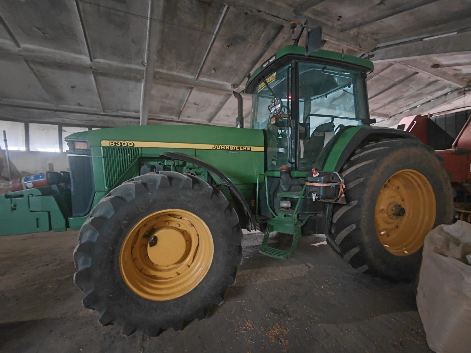 Трактор John Deere 8300-8100, снимка 2 - Селскостопанска техника - 54623552