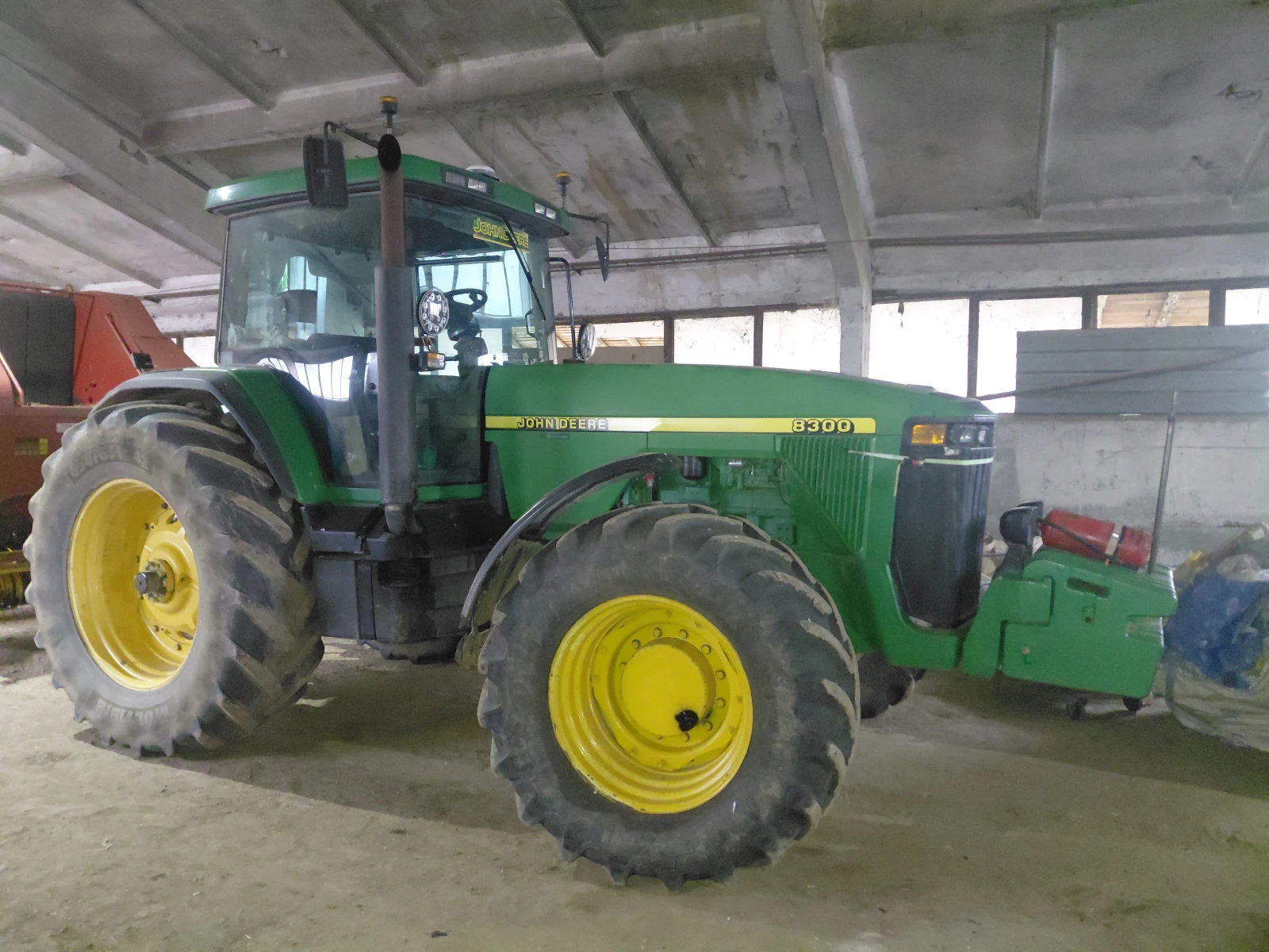 Трактор John Deere 8300-8100