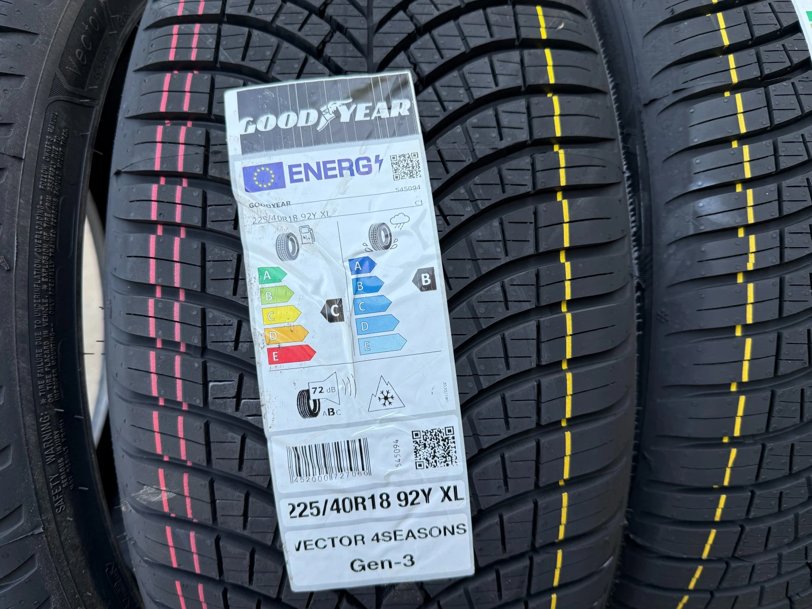 Гуми Летни 225/40R18, снимка 3 - Гуми и джанти - 55583324