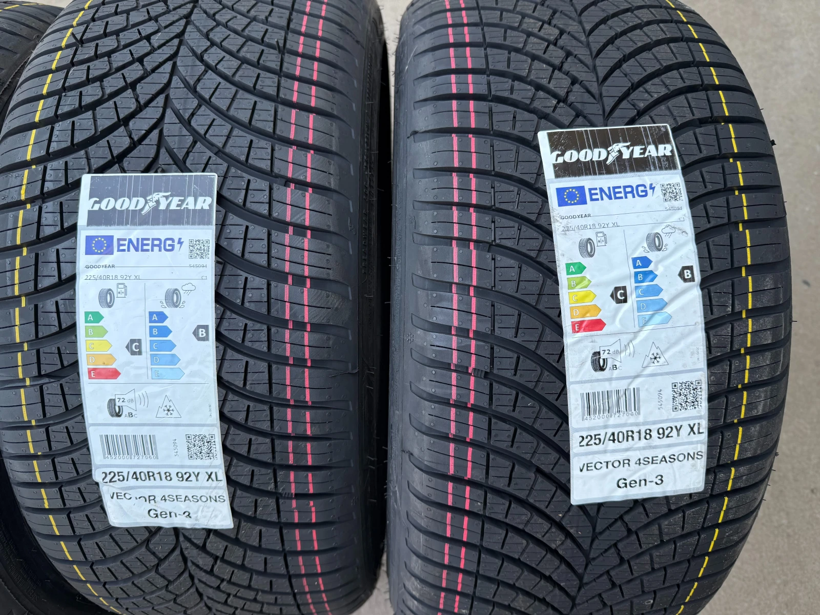 Гуми Летни 225/40R18, снимка 2 - Гуми и джанти - 55583324