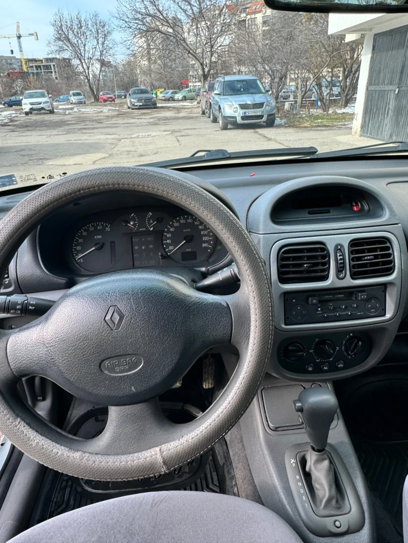 Renault Clio, снимка 9 - Автомобили и джипове - 49392881