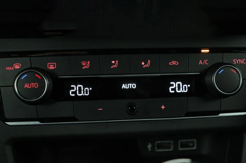 VW Polo 1.5TSI/150HP/R-LINE/PANO/NAVI/LED/429vpr, снимка 14 - Автомобили и джипове - 50288591