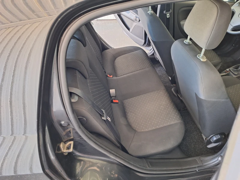 Fiat Punto 1.2i Grande punto, снимка 17 - Автомобили и джипове - 51519083