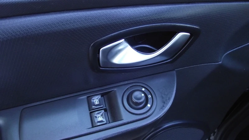Renault Clio 1.5.d.75.k.c.NAVI.DVD., снимка 13 - Автомобили и джипове - 53072242