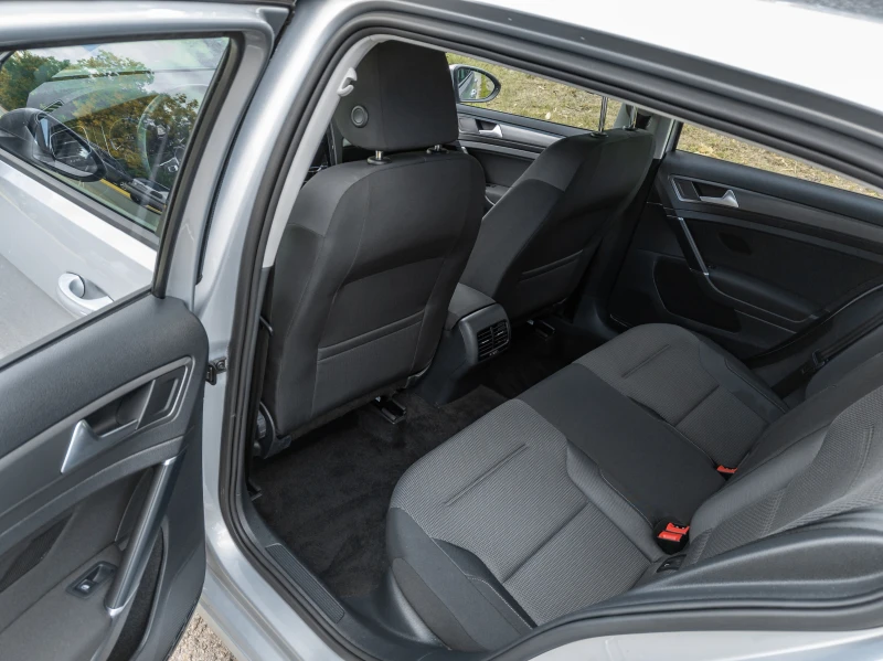 VW Golf, снимка 7 - Автомобили и джипове - 53295892