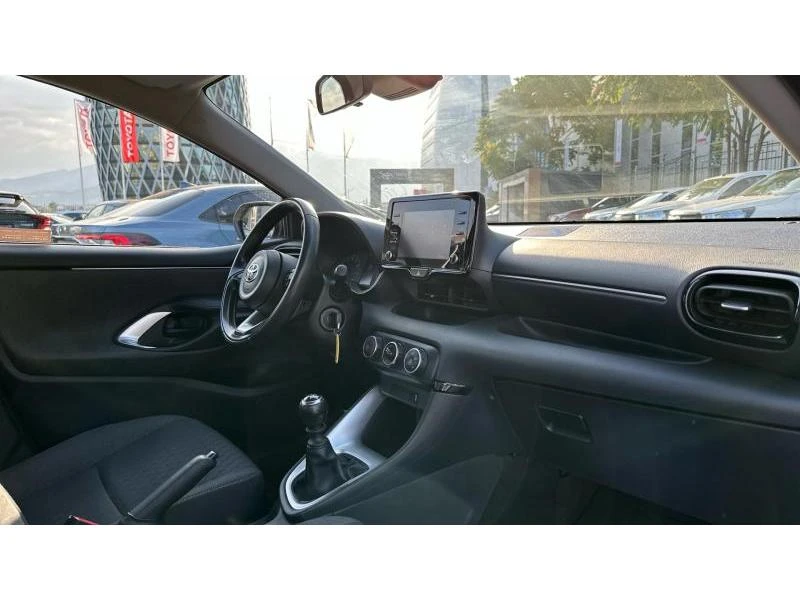 Toyota Yaris 1.5P ACTIVE, снимка 6 - Автомобили и джипове - 53100091