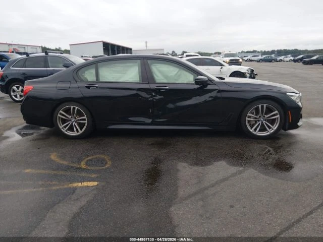 BMW 750 I* М ПАКЕТ* ЛИЗИНГ* ОБДУХ* HUD, снимка 13 - Автомобили и джипове - 54701810