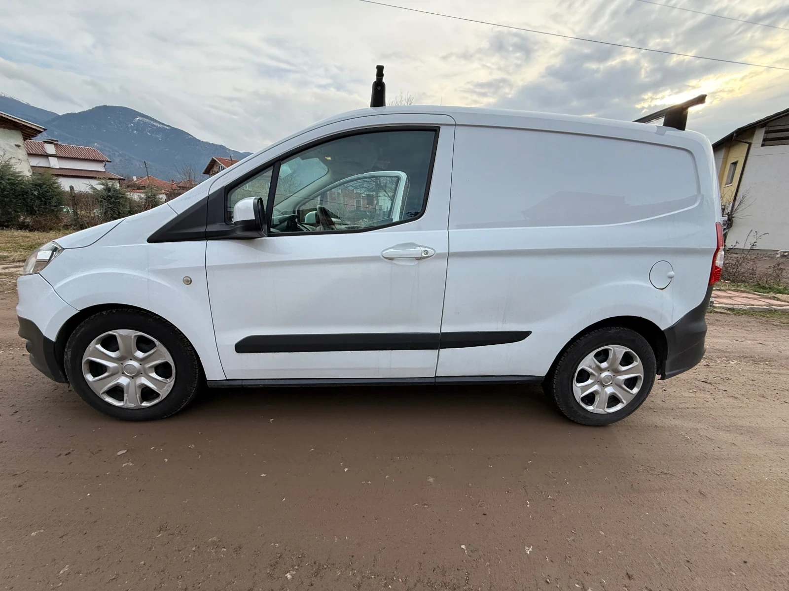 Ford Courier  - изображение 6