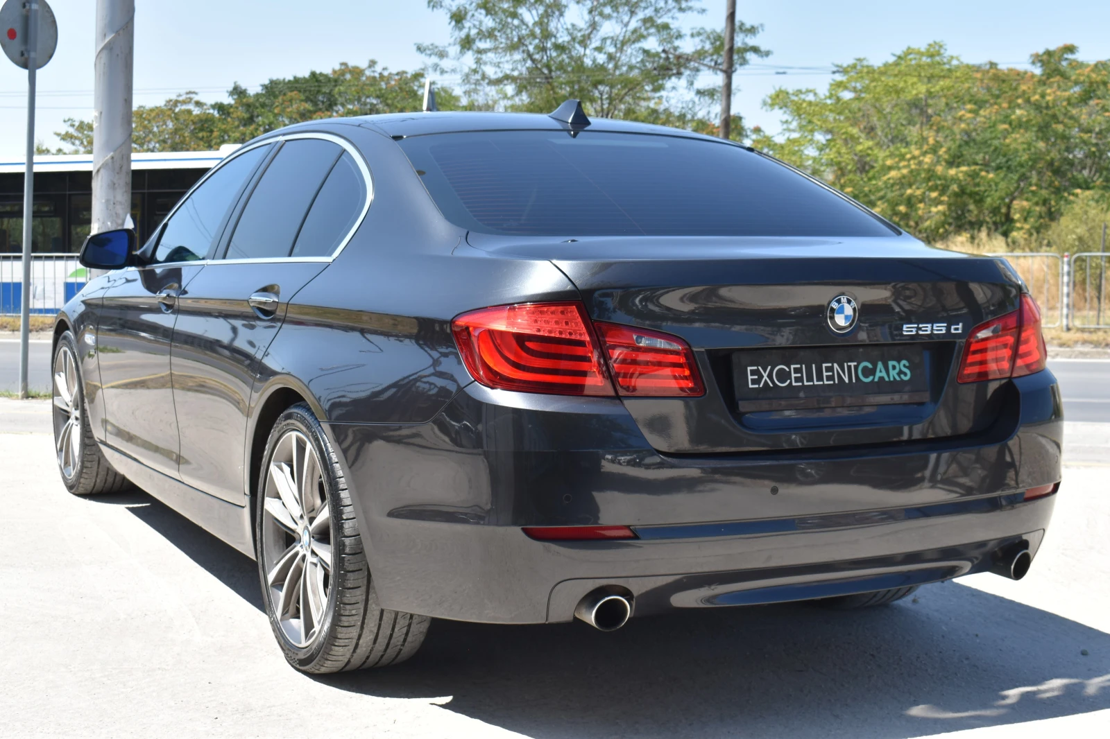 BMW 535 d* 4x4* СЕРВИЗИРАН МОТОР - изображение 4