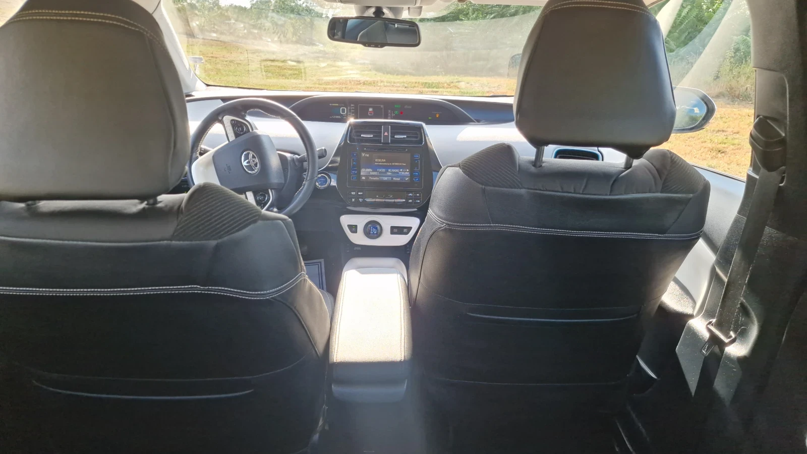 Toyota Prius 1.8 140кс - изображение 6