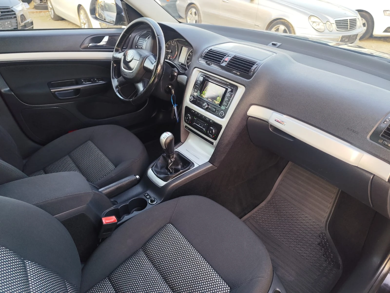 Skoda Octavia 2.0TDI 4X4 SCOUT, снимка 12 - Автомобили и джипове - 53796213