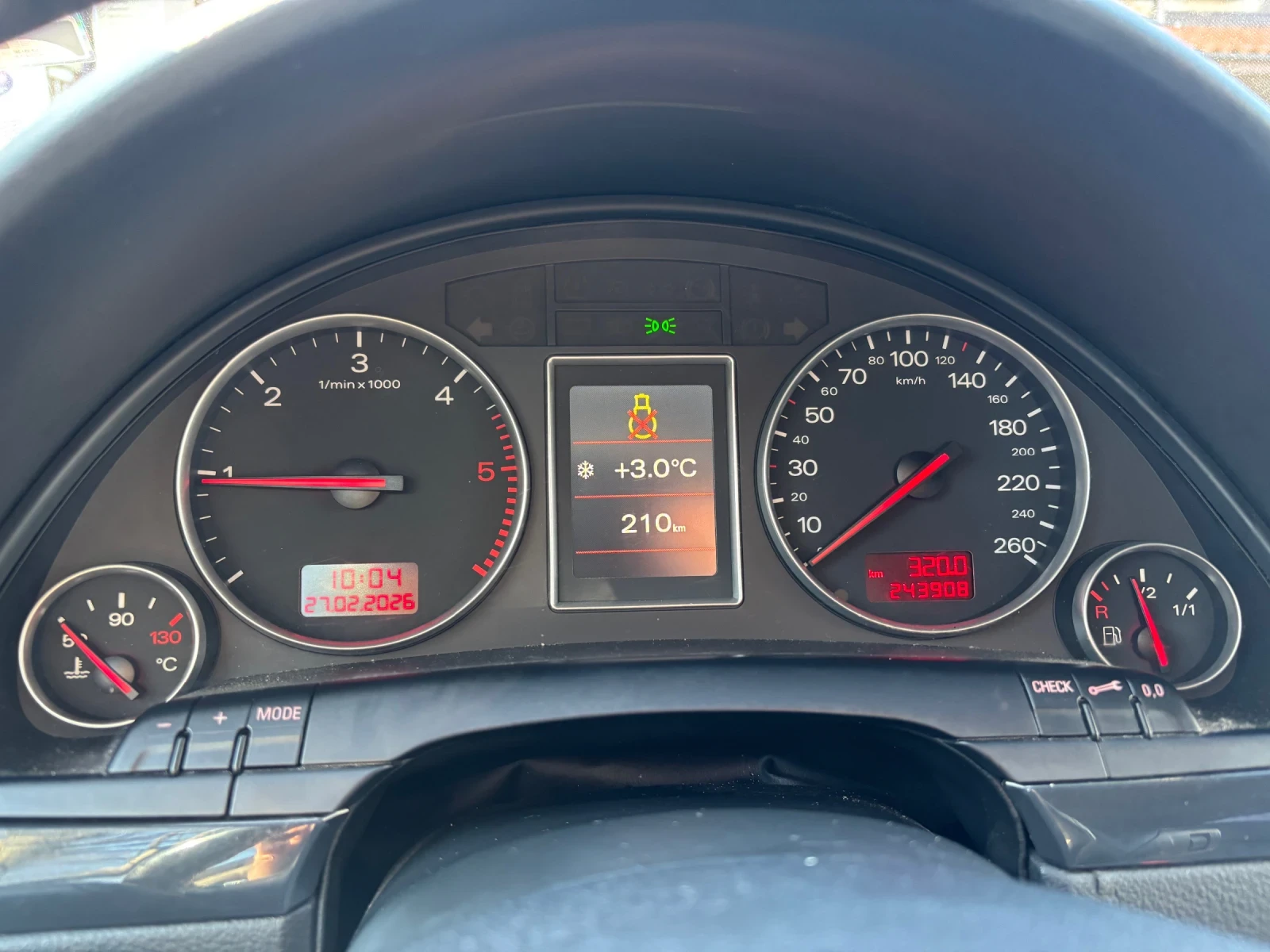 Audi A4 1.9 TDI, снимка 11 - Автомобили и джипове - 54162347