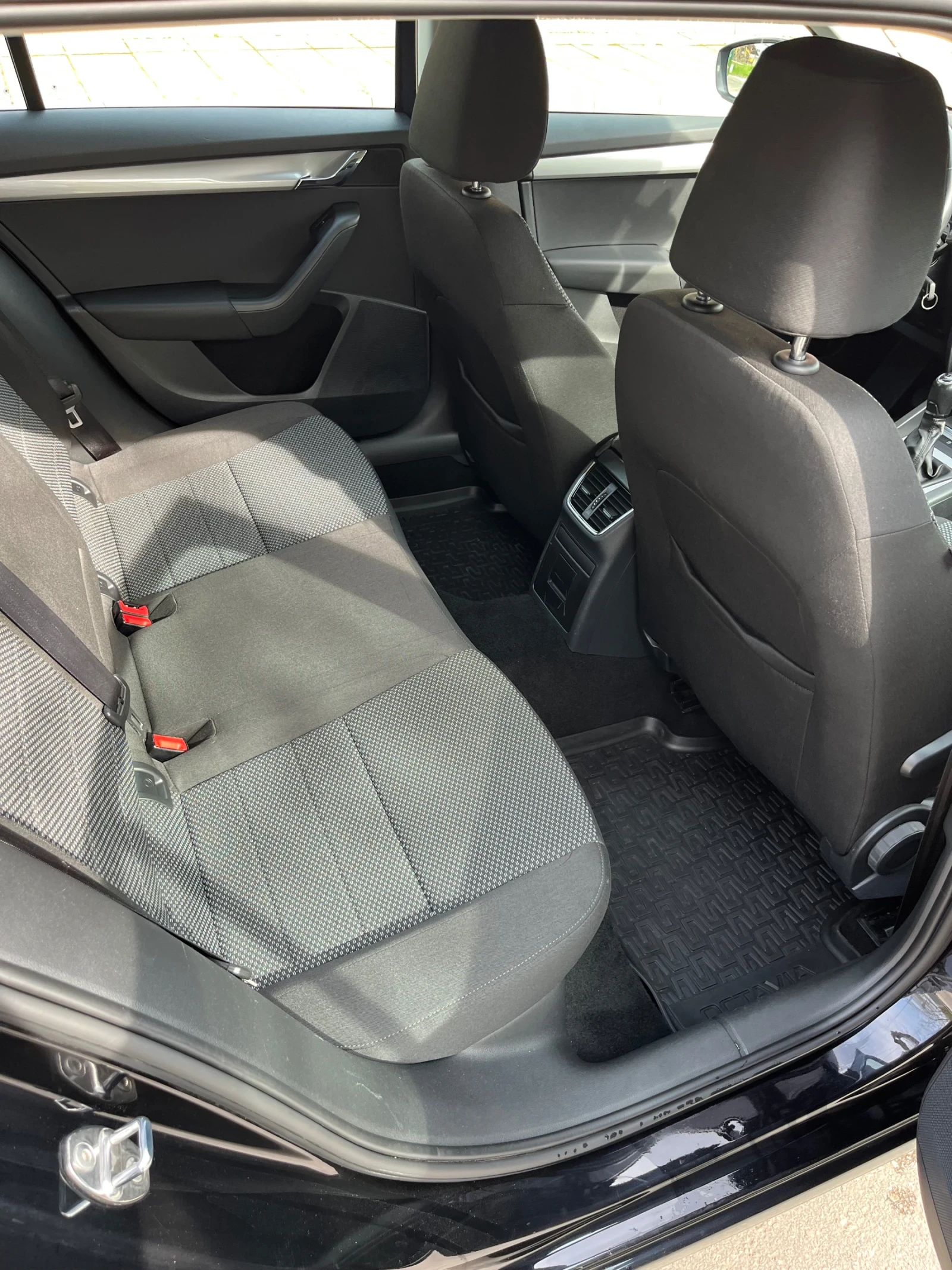 Skoda Octavia 1.6 TDI 105кс, снимка 8 - Автомобили и джипове - 54220420