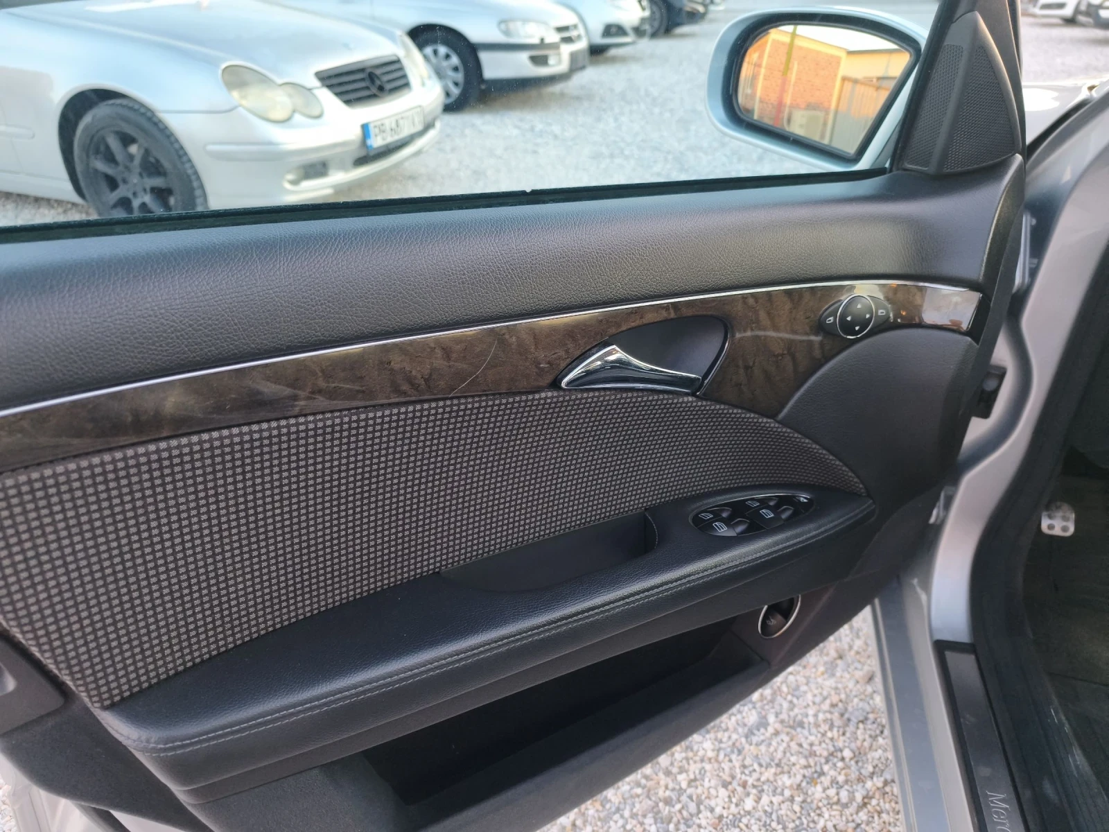 Mercedes-Benz E 320 3.0 V6, снимка 10 - Автомобили и джипове - 54322873