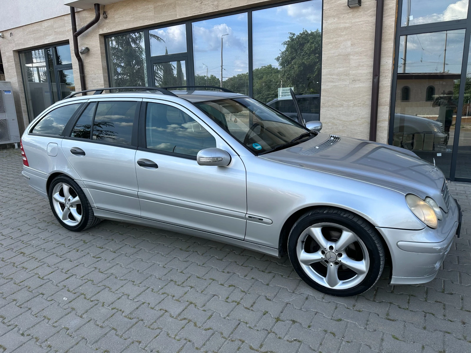 Mercedes-Benz 220 C-класа, снимка 2 - Автомобили и джипове - 54685275