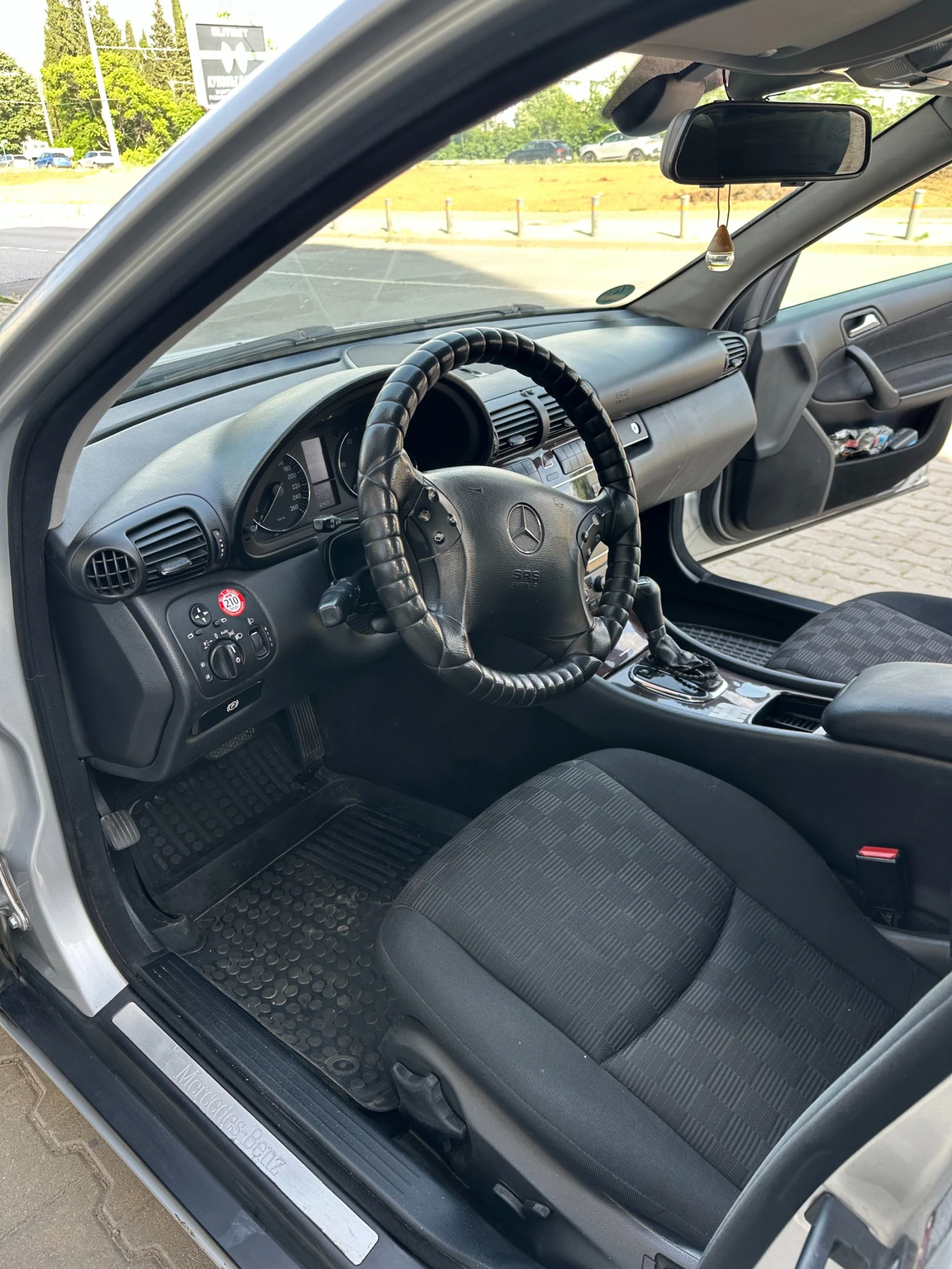 Mercedes-Benz 220 C-класа, снимка 9 - Автомобили и джипове - 54685275
