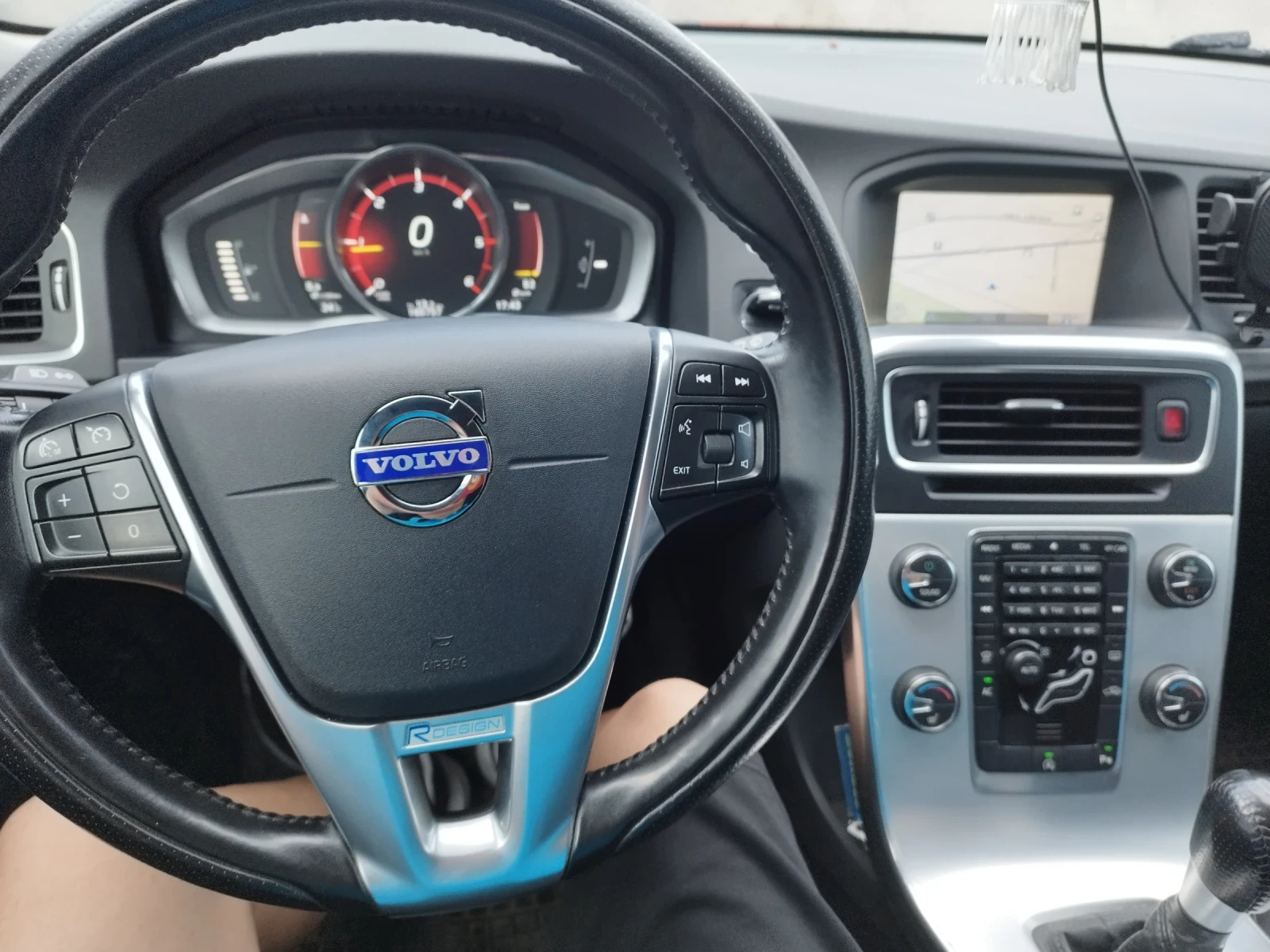Volvo V60, снимка 8 - Автомобили и джипове - 54812056