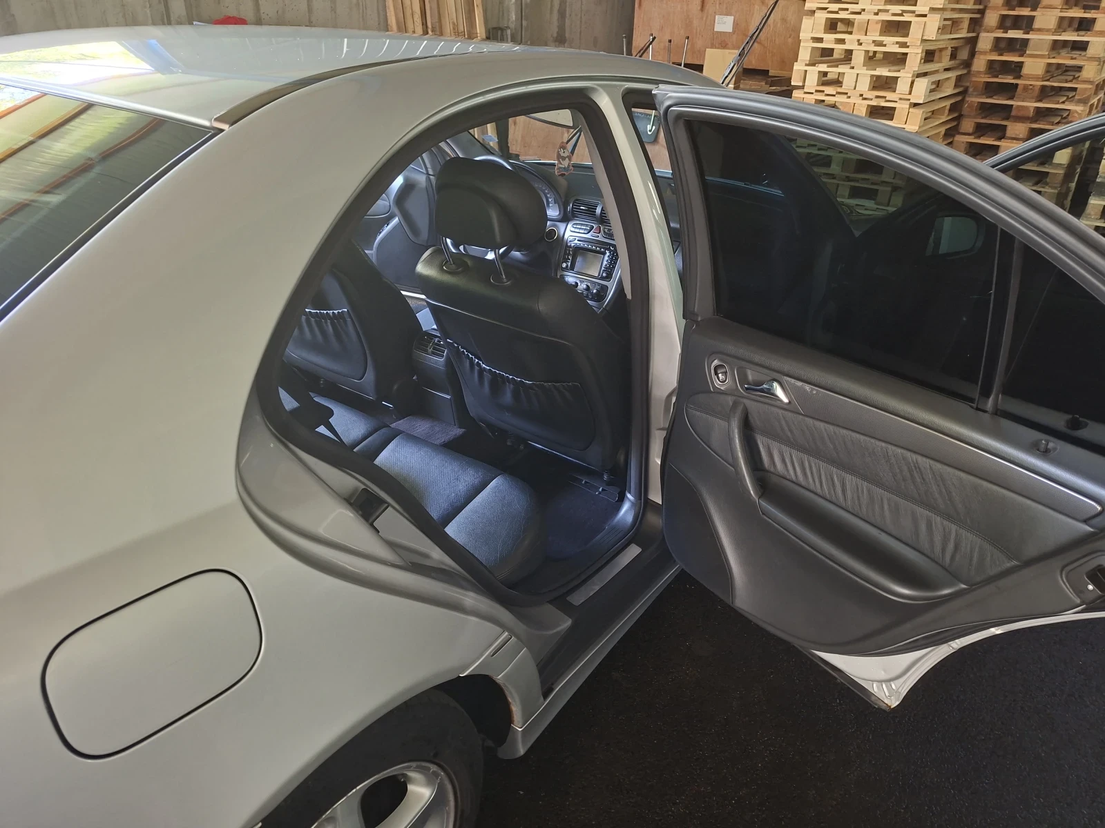 Mercedes-Benz C 220, снимка 5 - Автомобили и джипове - 55504398