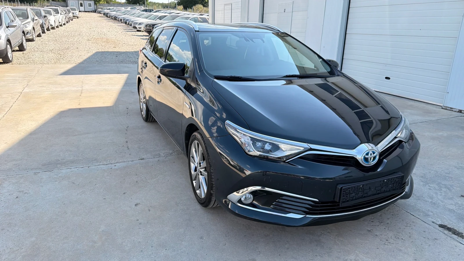 Toyota Auris 1.8i* Facelift Hybrid* Navi* Koja* Full* , снимка 12 - Автомобили и джипове - 55548693