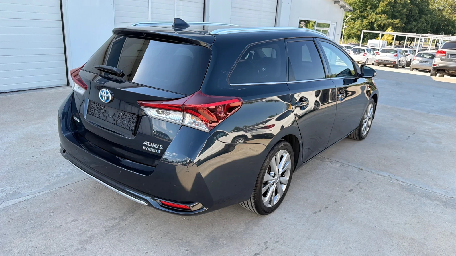 Toyota Auris 1.8i* Facelift Hybrid* Navi* Koja* Full* , снимка 15 - Автомобили и джипове - 55548693