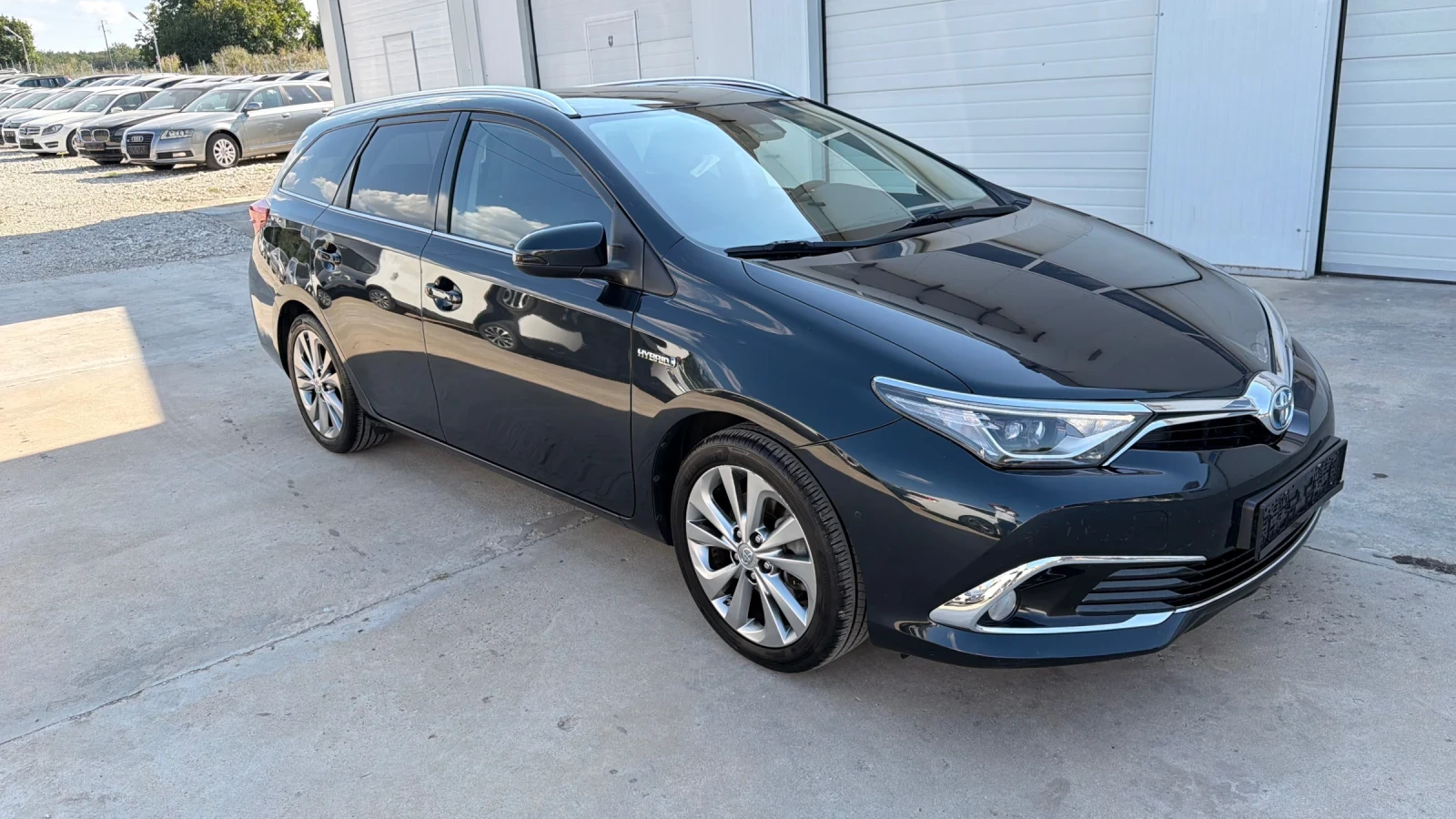 Toyota Auris 1.8i* Facelift Hybrid* Navi* Koja* Full* , снимка 13 - Автомобили и джипове - 55548693
