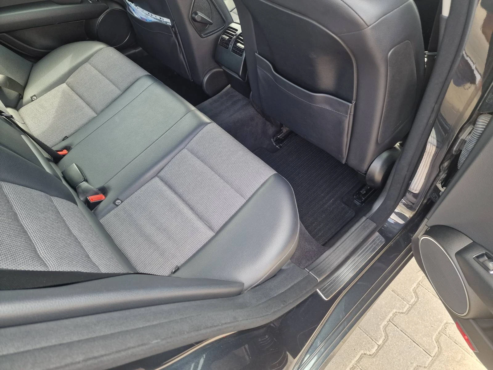 Mercedes-Benz C 350, снимка 10 - Автомобили и джипове - 55654437