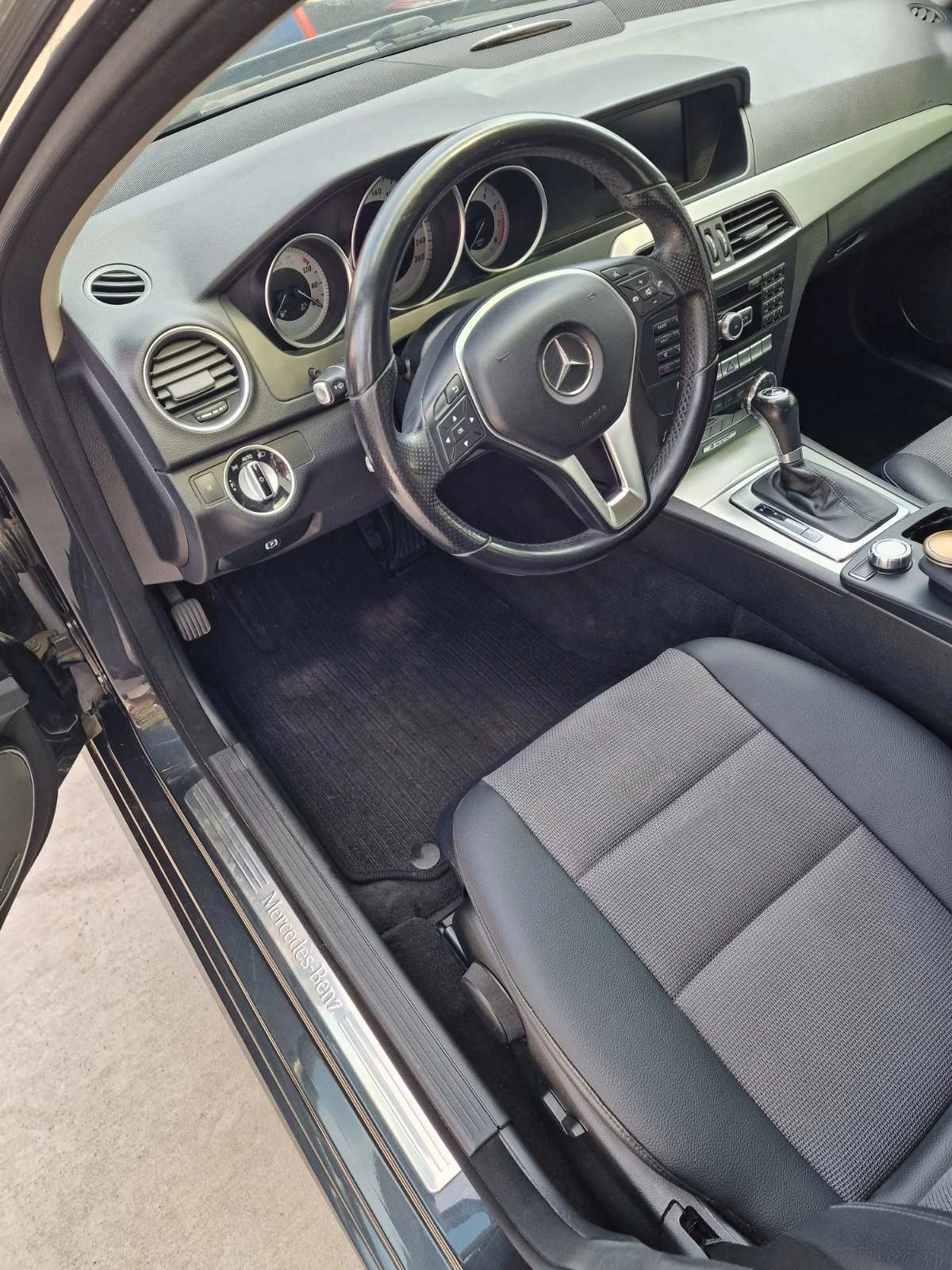Mercedes-Benz C 350, снимка 3 - Автомобили и джипове - 55654437