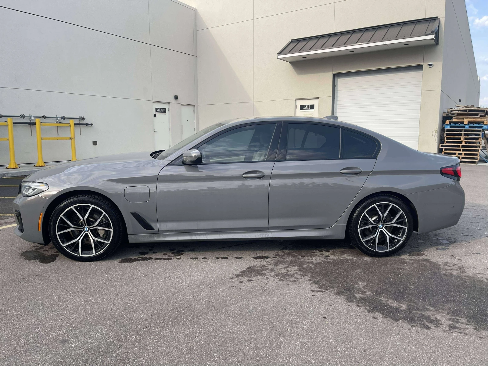 BMW 530E * xDrive * Plug In Hybrid * Фиксирана цена до БГ *, снимка 5 - Автомобили и джипове - 55938472