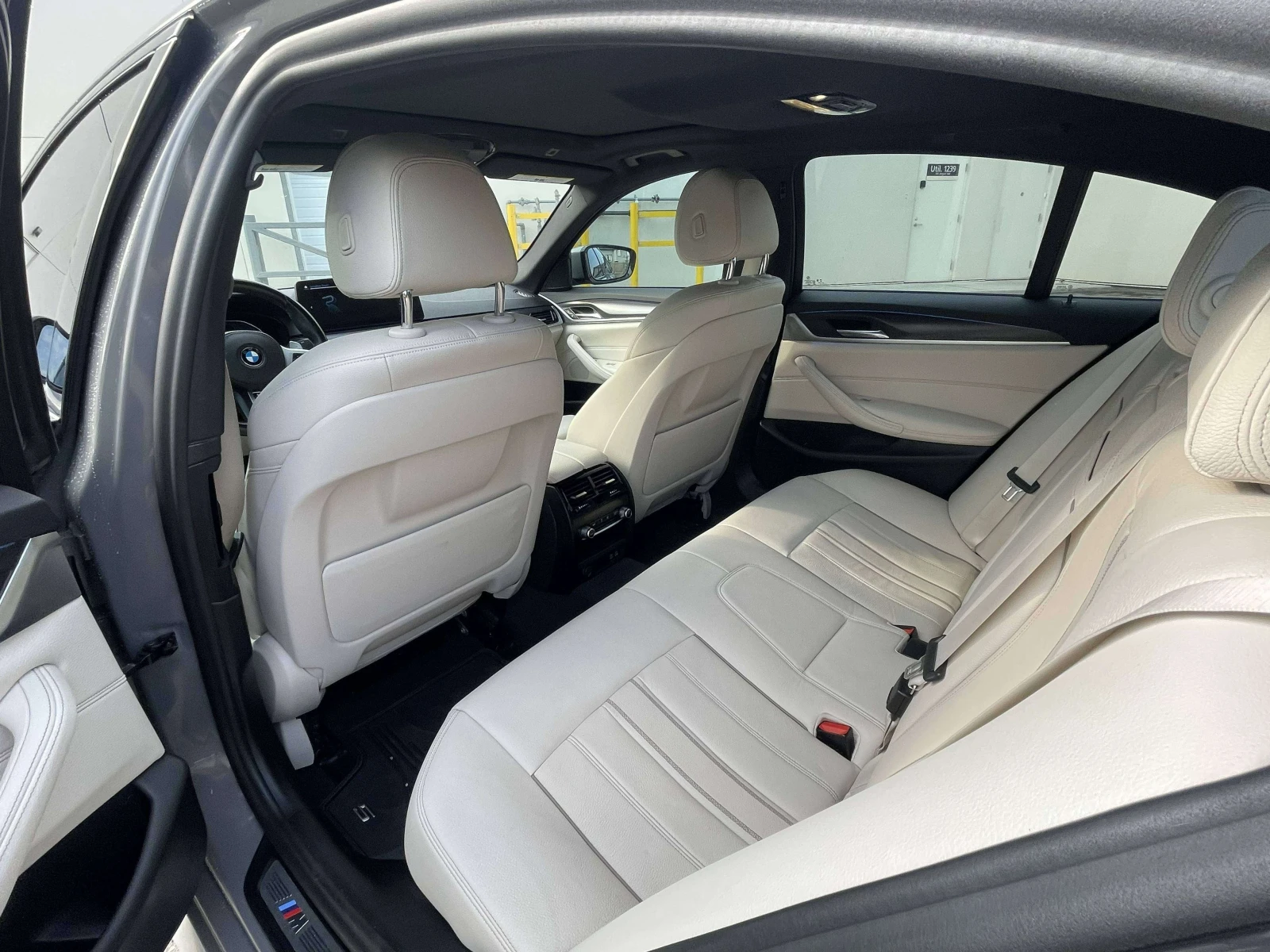 BMW 530E * xDrive * Plug In Hybrid * Фиксирана цена до БГ *, снимка 16 - Автомобили и джипове - 55938472