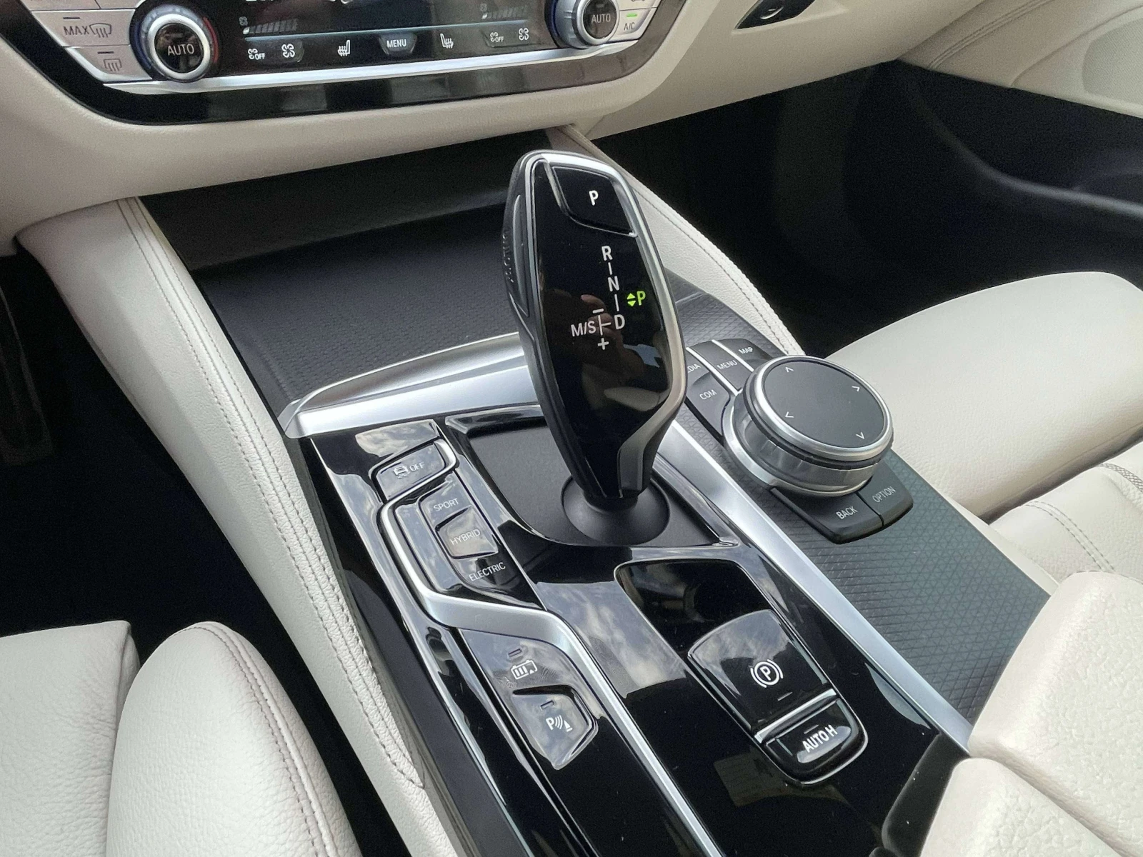 BMW 530E * xDrive * Plug In Hybrid * Фиксирана цена до БГ *, снимка 14 - Автомобили и джипове - 55938472