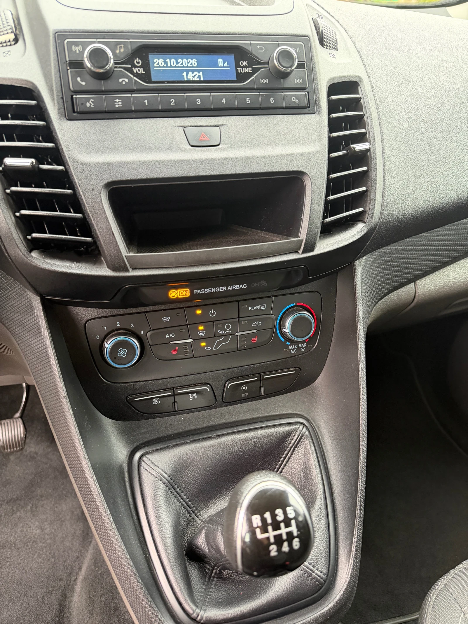 Ford Connect, снимка 9 - Автомобили и джипове - 56668901