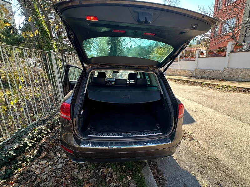 VW Touareg 3.0 TDI, снимка 9 - Автомобили и джипове - 53242230