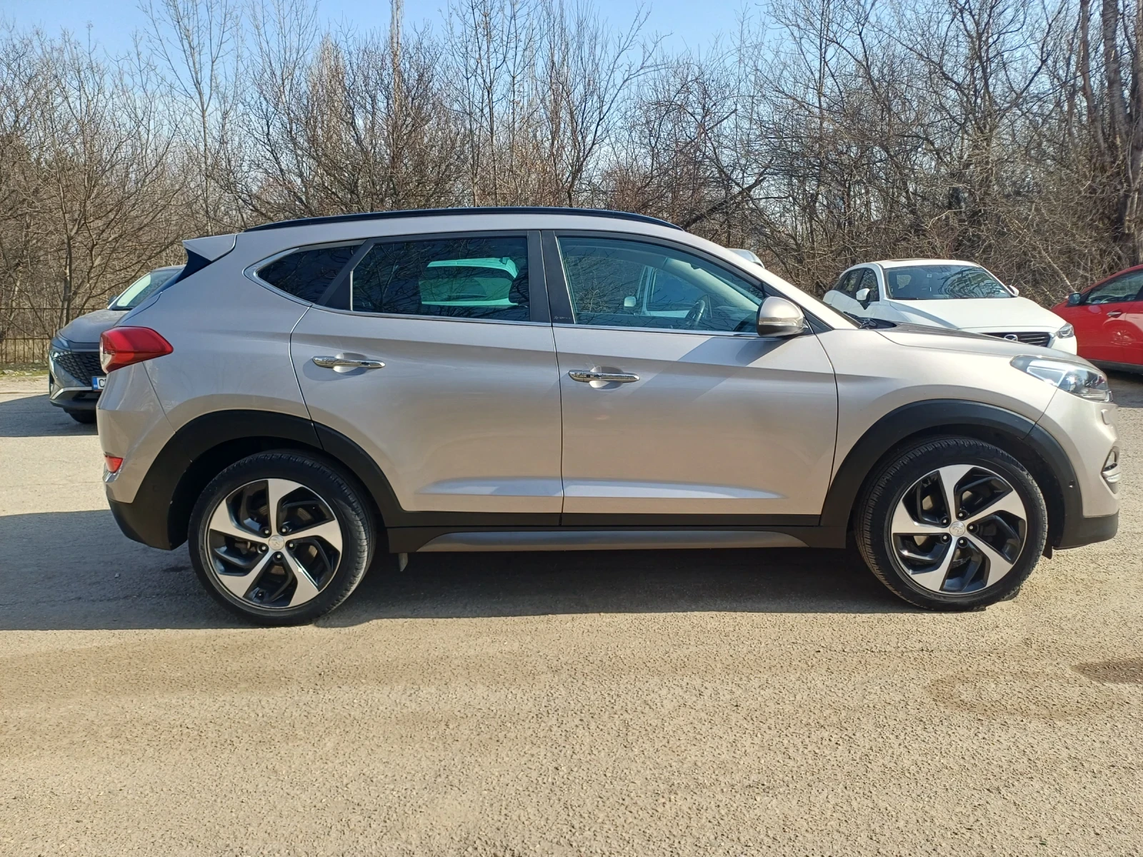 Hyundai Tucson 1.6 i FULL PANORAMA, снимка 4 - Автомобили и джипове - 52827185