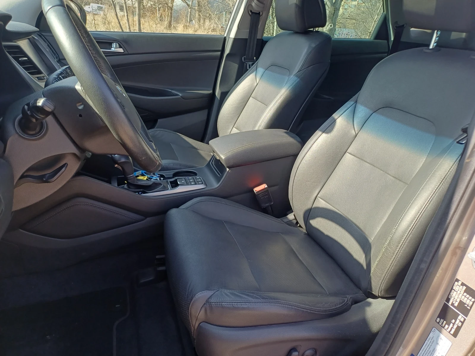 Hyundai Tucson 1.6 i FULL PANORAMA, снимка 9 - Автомобили и джипове - 52827185