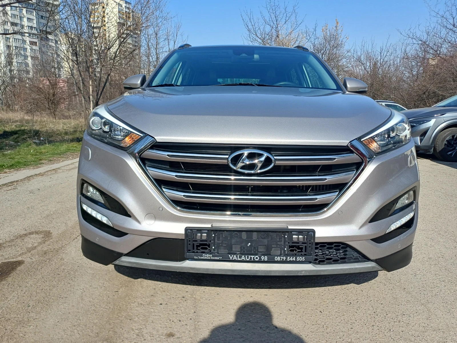 Hyundai Tucson 1.6 i FULL PANORAMA, снимка 2 - Автомобили и джипове - 52827185