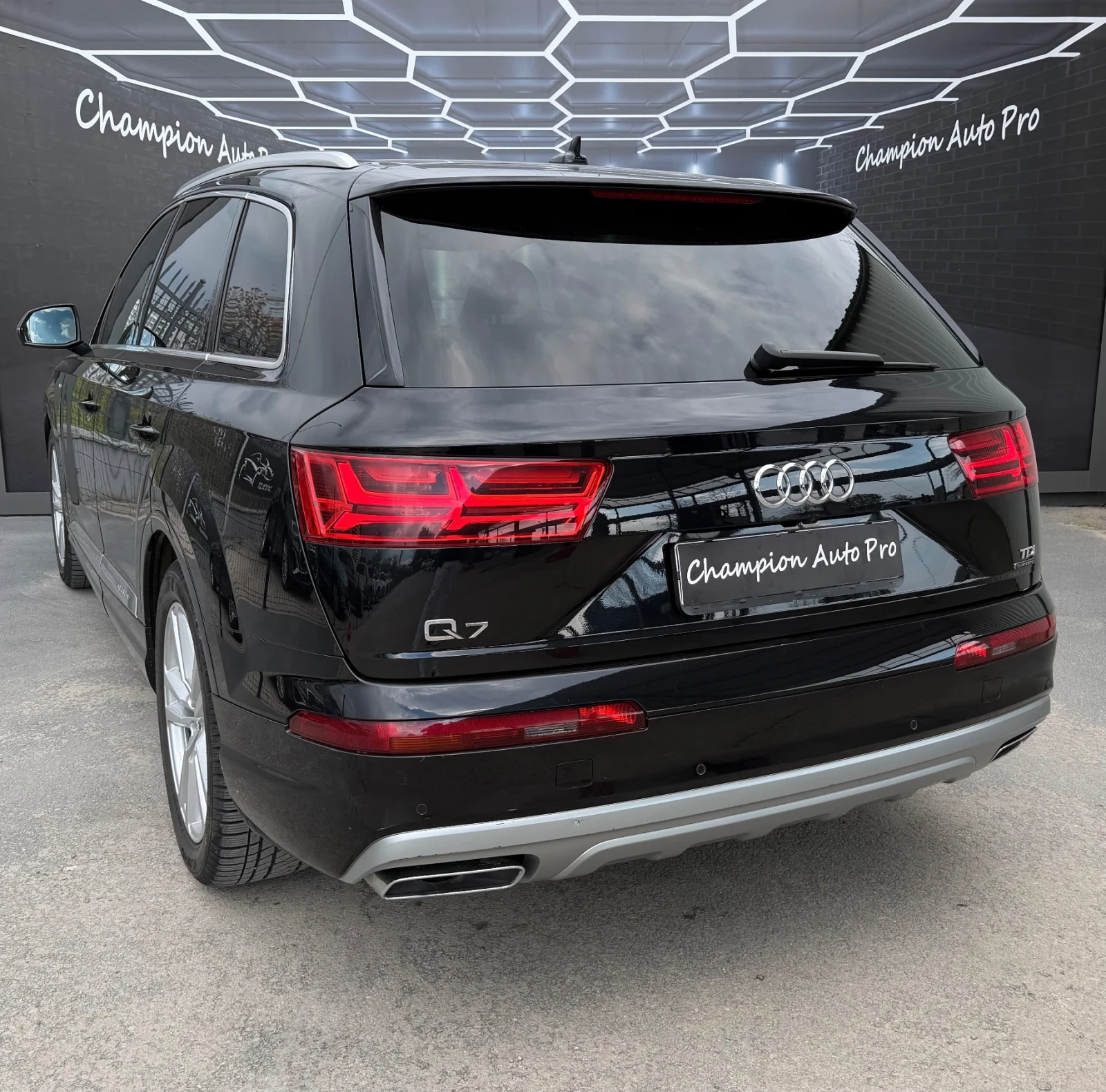 Audi Q7 S-Line, снимка 4 - Автомобили и джипове - 54255392