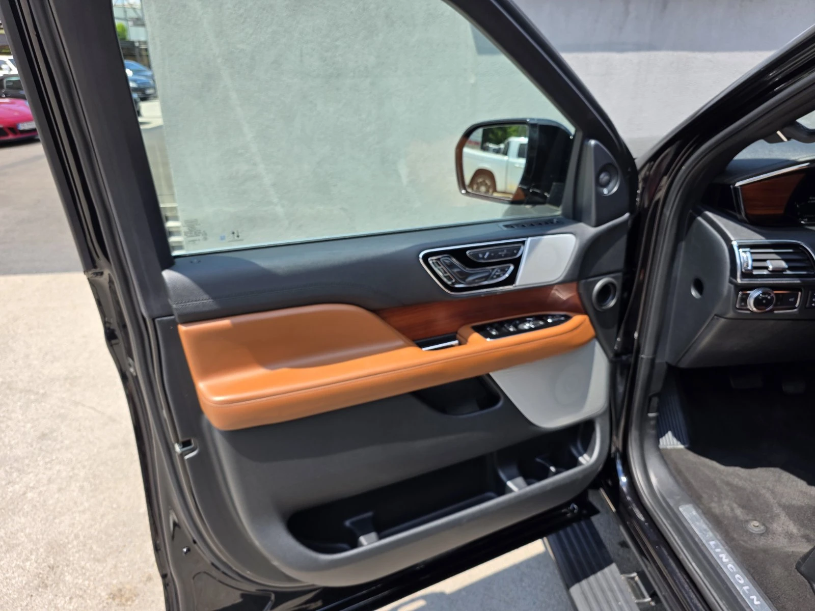 Lincoln Navigator 3.5L RESERVE, снимка 8 - Автомобили и джипове - 55027234