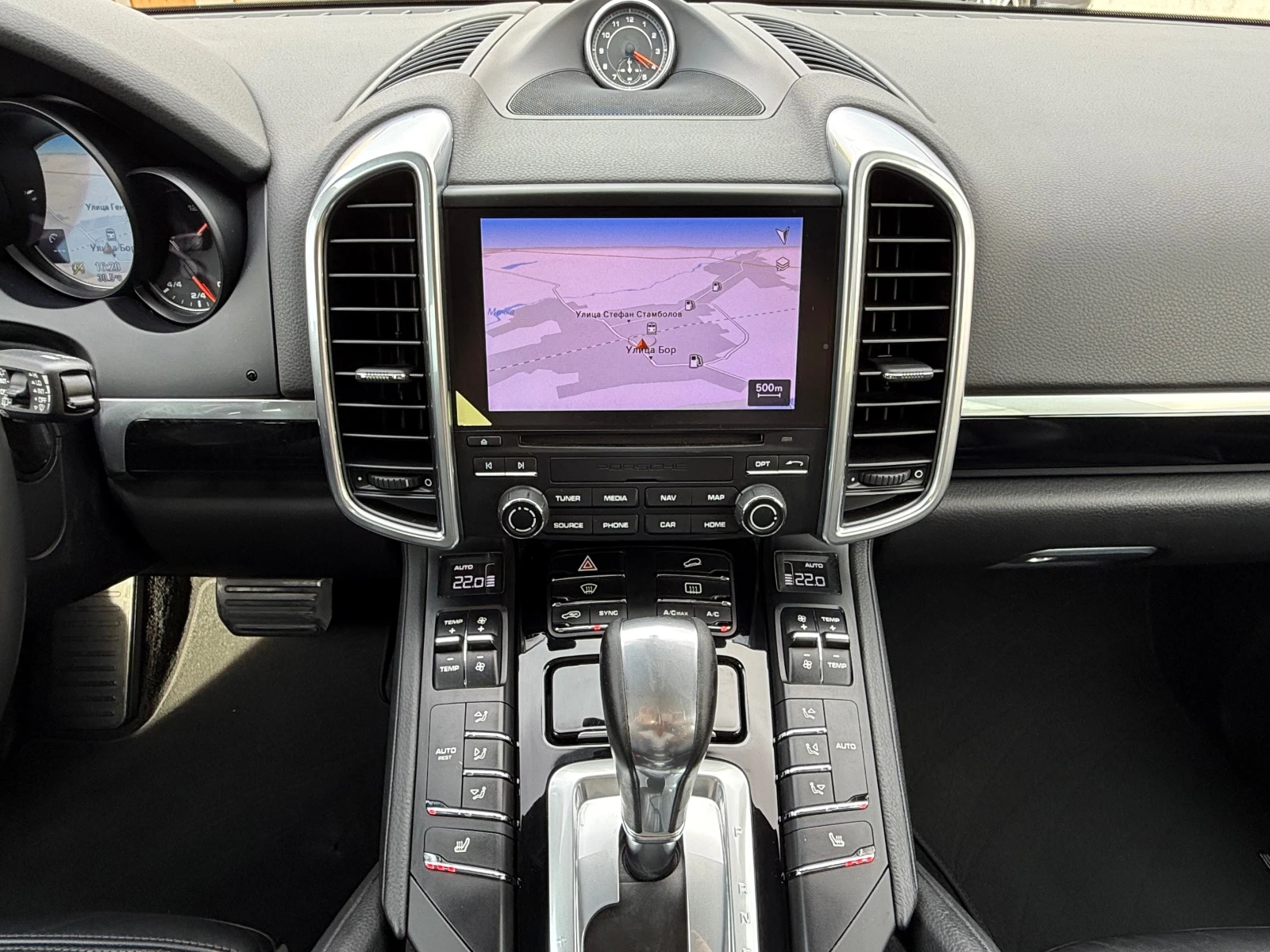 Porsche Cayenne 3.0d FACELIFT PLATINUM EDITION !! 100% РЕАЛНИ КМ !, снимка 10 - Автомобили и джипове - 55789982