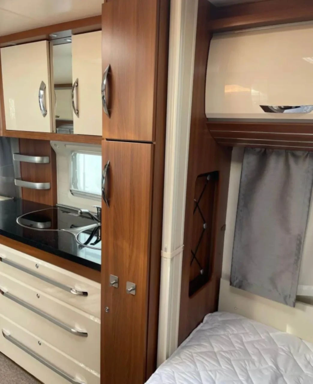 Каравана Hobby Premium 540, снимка 13 - Каравани и кемпери - 53872200