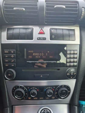 Mercedes-Benz C 200, снимка 13