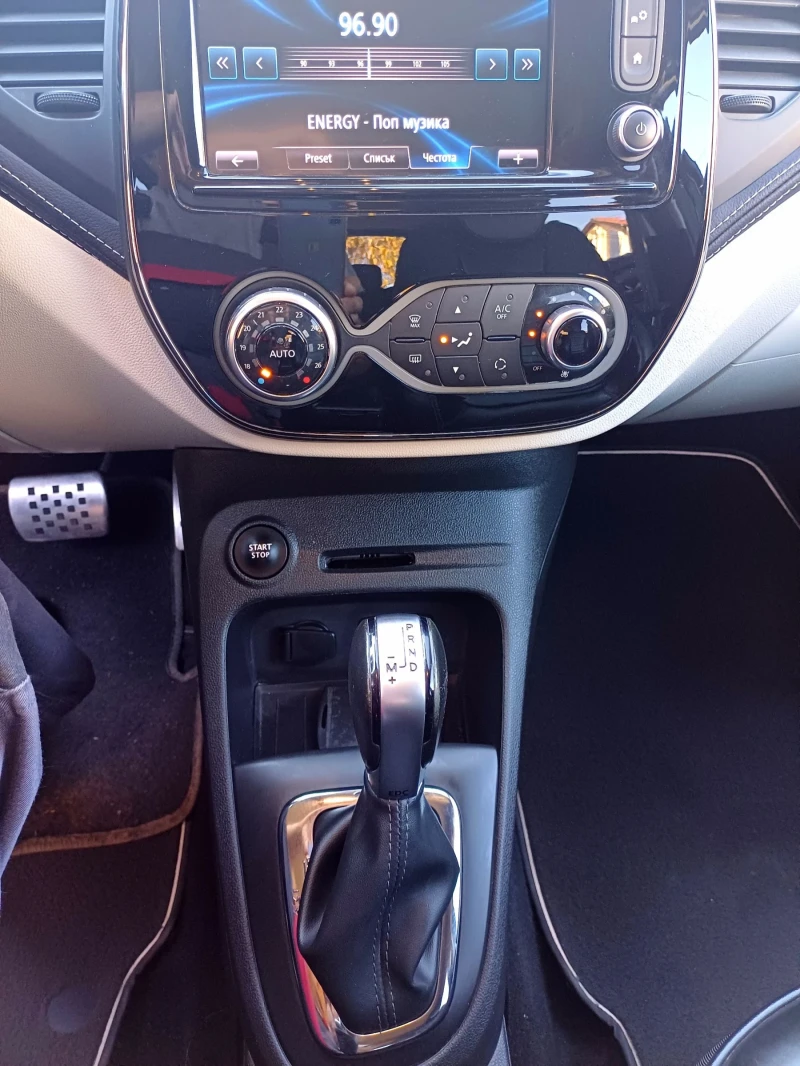 Renault Captur 1.3 tce Initiale Paris, снимка 8 - Автомобили и джипове - 47735668