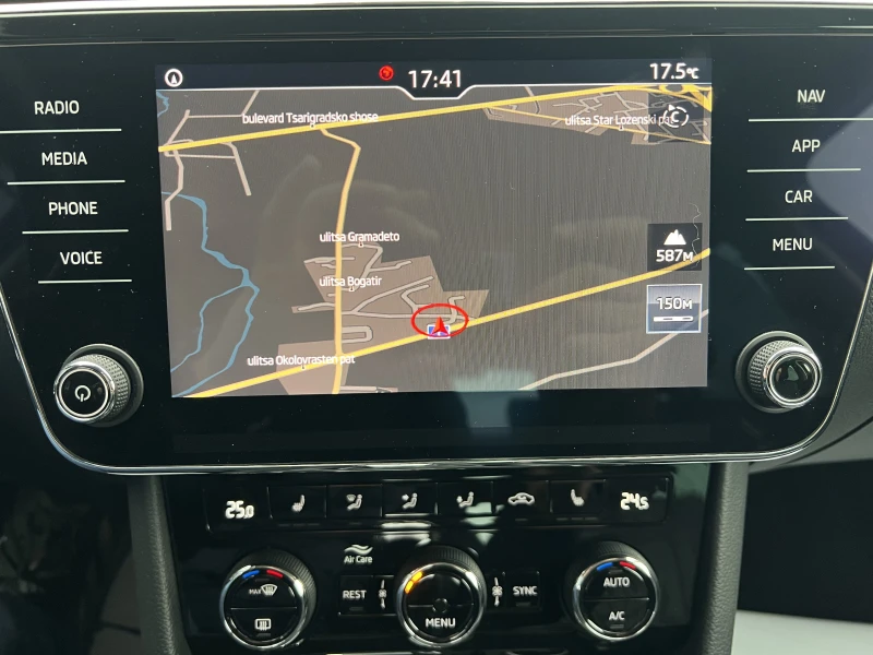 Skoda Superb STYLE/1.5TSI/150K.C./7DSG, снимка 13 - Автомобили и джипове - 52828338