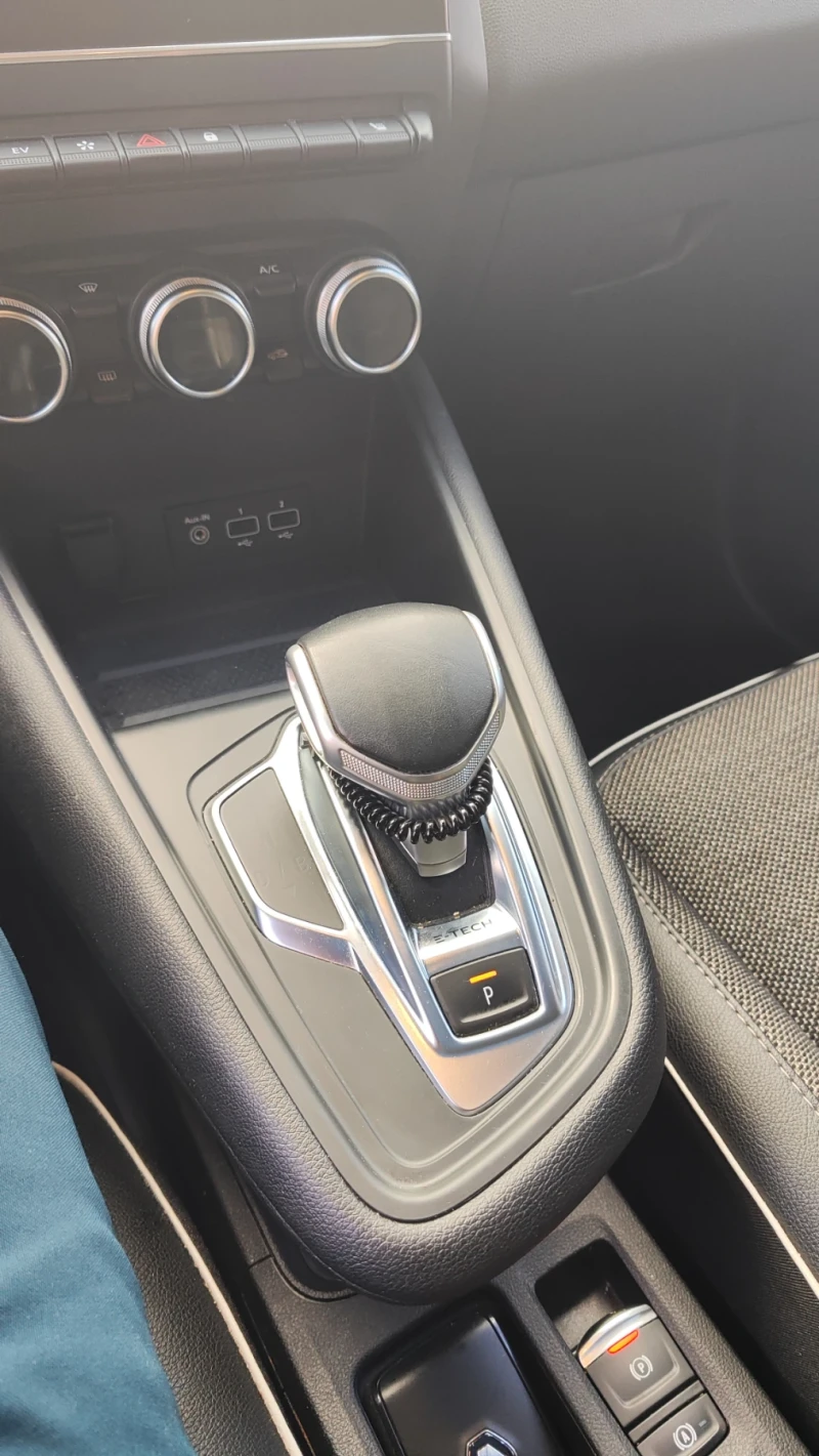 Renault Captur Suv, снимка 10 - Автомобили и джипове - 53090533