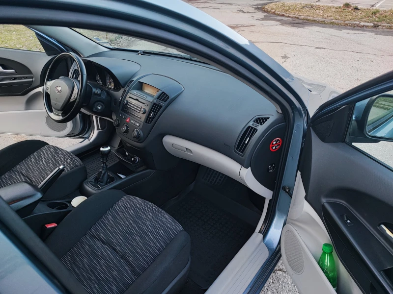 Kia Ceed, снимка 12 - Автомобили и джипове - 53143316