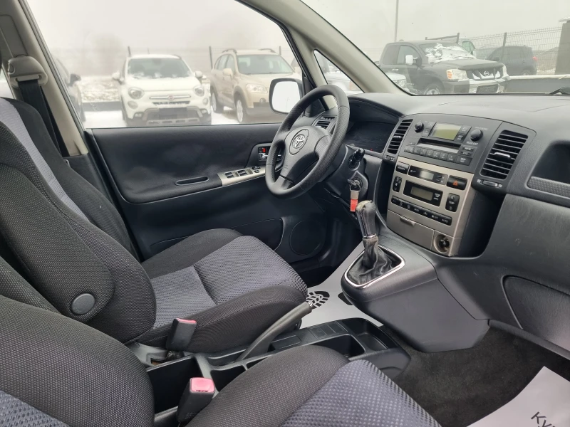 Toyota Corolla verso 2.0D4D, снимка 16 - Автомобили и джипове - 53200956