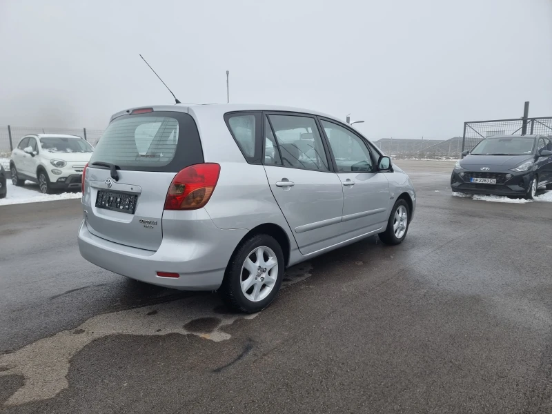 Toyota Corolla verso 2.0D4D, снимка 7 - Автомобили и джипове - 53200956
