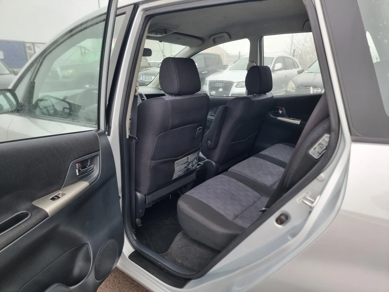 Toyota Corolla verso 2.0D4D, снимка 11 - Автомобили и джипове - 53200956