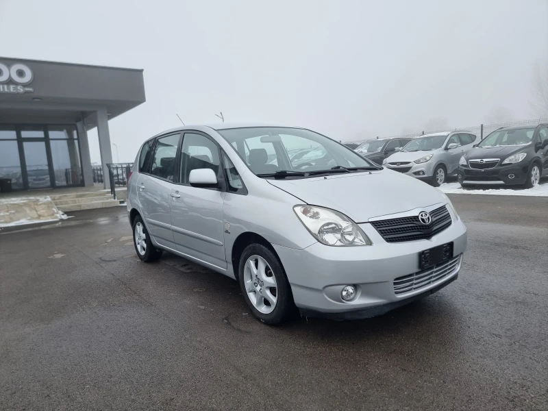 Toyota Corolla verso 2.0D4D, снимка 8 - Автомобили и джипове - 53200956