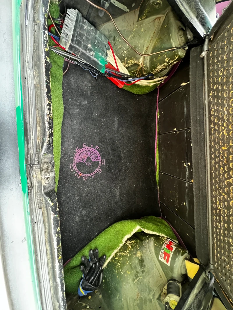 VW Golf 1.9 тди, снимка 16 - Автомобили и джипове - 53283530